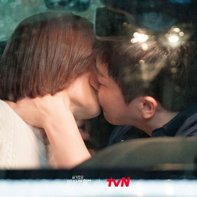 5 diễn biến được mong đợi ở tập cuối Hospital Playlist 2: Ik Jun - Song Hwa hẹn hò chưa hồi hộp bằng nàng Gấu ra mắt mẹ chồng! - Ảnh 1.