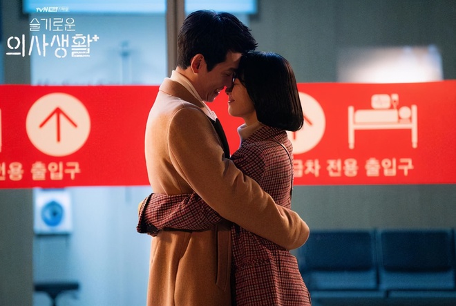 5 diễn biến được mong đợi ở tập cuối Hospital Playlist 2: Ik Jun - Song Hwa hẹn hò chưa hồi hộp bằng nàng Gấu ra mắt mẹ chồng! - Ảnh 9.