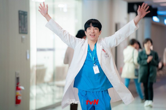 5 diễn biến được mong đợi ở tập cuối Hospital Playlist 2: Ik Jun - Song Hwa hẹn hò chưa hồi hộp bằng nàng Gấu ra mắt mẹ chồng! - Ảnh 10.