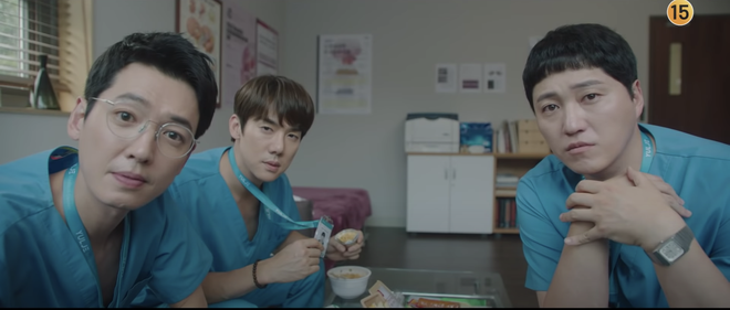 5 diễn biến được mong đợi ở tập cuối Hospital Playlist 2: Ik Jun - Song Hwa hẹn hò chưa hồi hộp bằng nàng Gấu ra mắt mẹ chồng! - Ảnh 3.