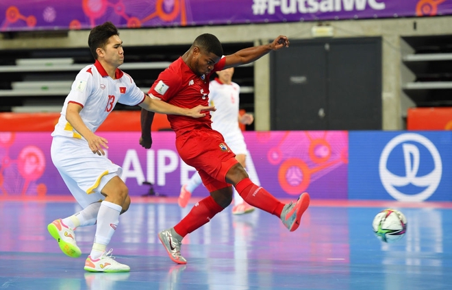 Tuyệt vời!! Đội tuyển futsal Việt Nam nghẹt thở vượt qua Panama tại World Cup, tiến gần tới tấm vé đi tiếp - Ảnh 10.