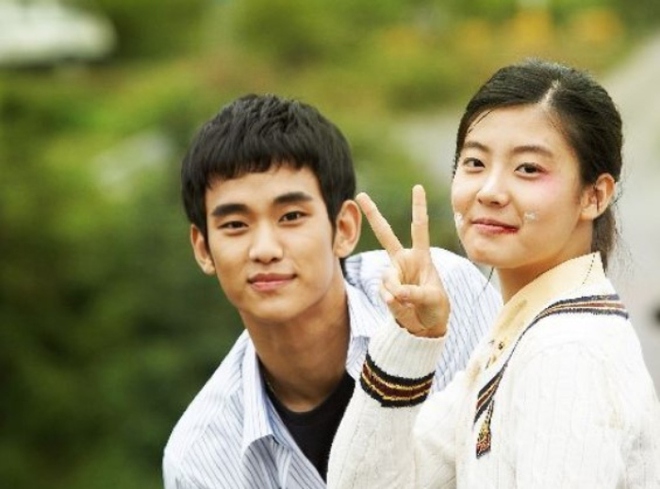 Kim Soo Hyun từng trượt vai ở Vườn Sao Băng, đối thủ năm đó giờ ra sao mà ai cũng mừng cho cụ giáo? - Ảnh 3.