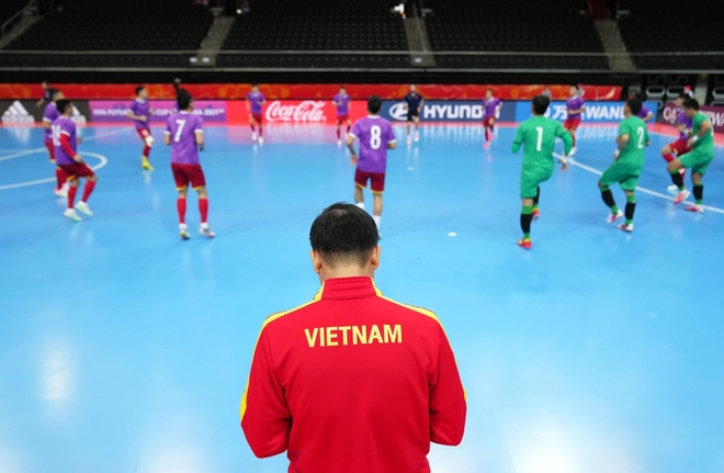 Quả cảm cầm hòa đội bóng hàng đầu thế giới, tuyển futsal Việt Nam hiên ngang vào vòng 1/8 World Cup 2021 - Ảnh 13.