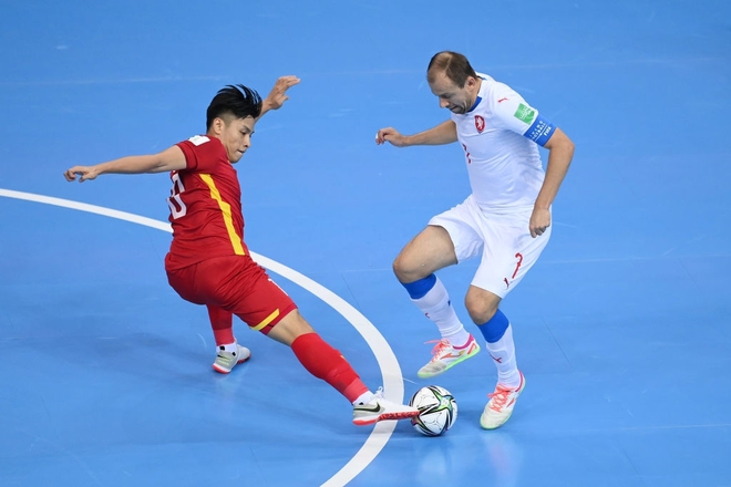 Quả cảm cầm hòa đội bóng hàng đầu thế giới, tuyển futsal Việt Nam hiên ngang vào vòng 1/8 World Cup 2021 - Ảnh 9.