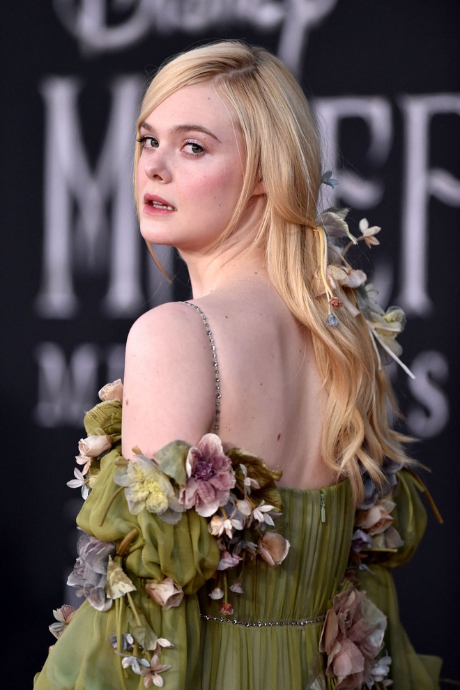 Nhan sắc công chúa nhà Disney: Emma đẹp sắc sảo nhưng lên xuống thất thường, Elle Fanning và Lọ Lem Lily ngoài đời lại hở bạo chặt chém - Ảnh 23.