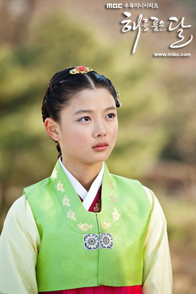 Nữ thần cổ trang Kim Yoo Jung: Dư sắc thừa tài nhưng toàn nhận phim flop, từng khốn khổ vì scandal ứng xử - Ảnh 5.