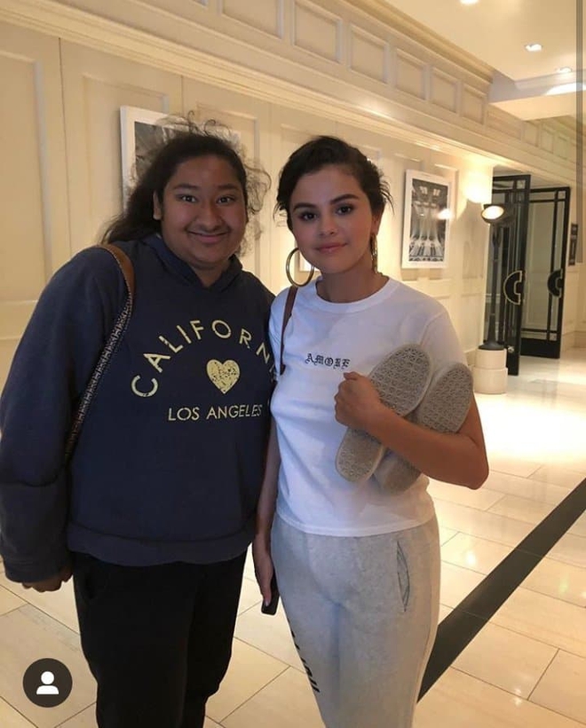 Đẳng cấp fangirl: Cô nàng Gen Z có ảnh chụp chung với cả làng sao từ Hàn đến Hollywood, kiếp trước cứu cả thế giới hay gì? - Ảnh 11.