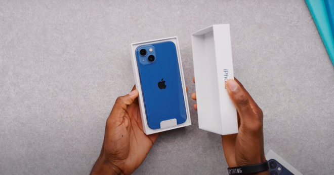 Video unbox cả 4 mẫu iPhone 13, màu xanh sierra nhận được mưa lời khen vì quá xuất sắc! - Ảnh 3.