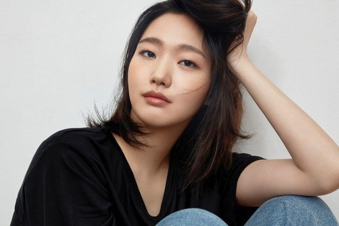 2 nữ diễn viên Hàn bị ném đá vì xấu hơn bạn diễn: Gong Hyo Jin còn phải ngậm ngùi xin lỗi fan nhà trai - Ảnh 1.