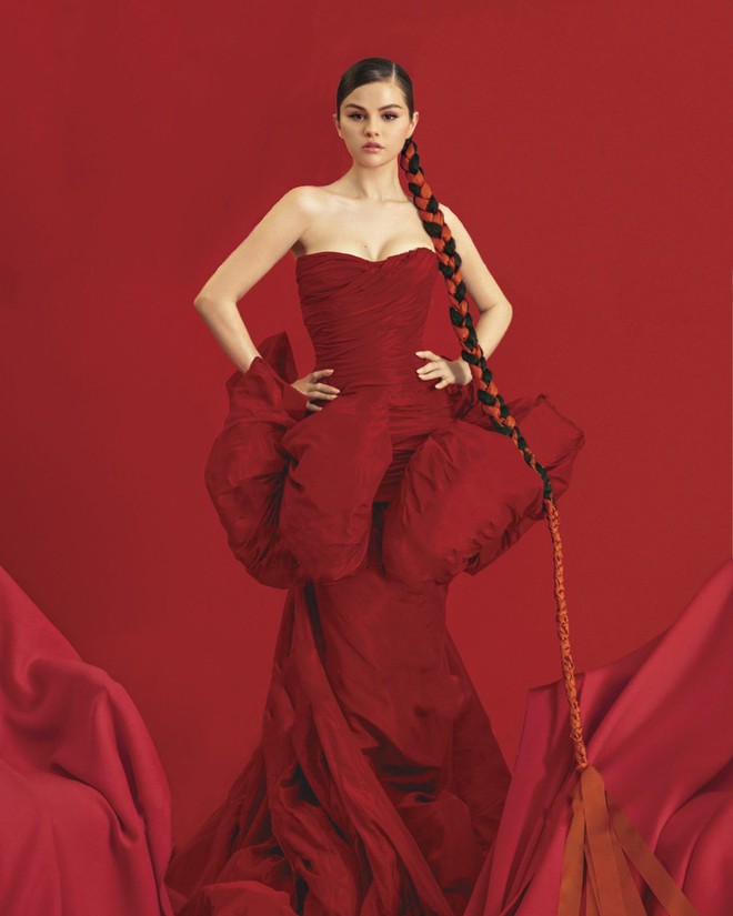 Xinh đến mức mặc xuề xoà, chân đất đi đổ rác cũng xinh là đây: Selena Gomez! - Ảnh 8.