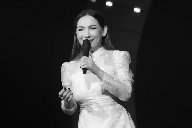 Từng có 1 NS Phi Nhung bật khóc vì mất giọng ngay trong liveshow nhưng vẫn cố gắng trình diễn thế này! - Ảnh 1.