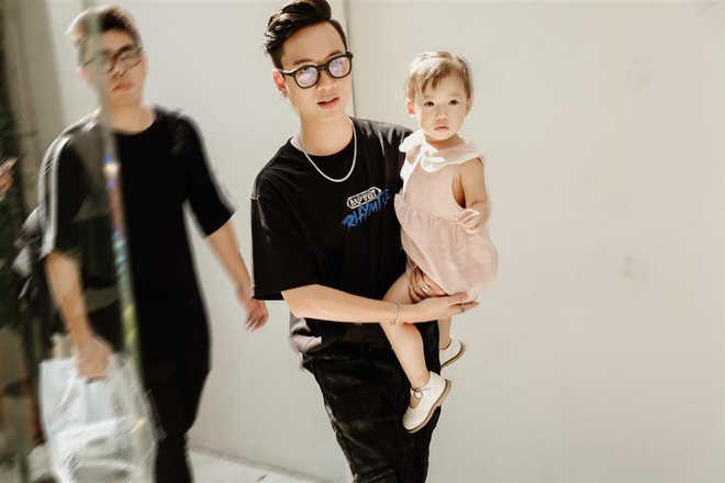 Con gái rượu JustaTee quẩy hit BLACKPINK cực đáng yêu trong khi bài của bố thì chả thuộc, netizen hối hả kêu debut! - Ảnh 7.