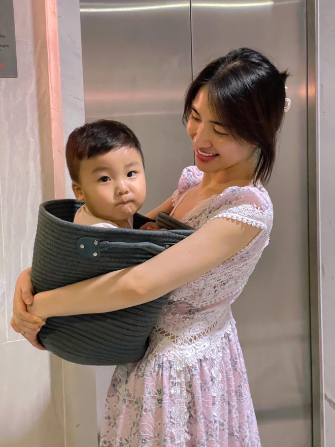 Quý tử nhà Hoà Minzy gây bão cõi mạng với loạt ảnh dự lễ khai giảng, mẹ bỉm phải phát đi 1 thông báo mới! - Ảnh 7.