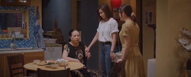 Thương Ngày Nắng Về tập 25 bùng nổ drama: Mẹ quốc dân tát sấp mặt con út, nhân tiện đuổi thẳng cổ hai con gái cưng - Ảnh 5.