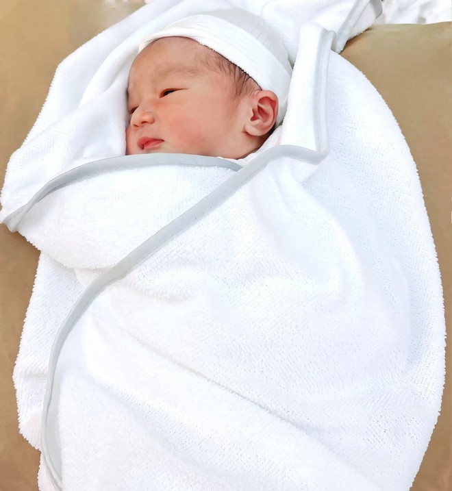Bảo Thy tiết lộ chịu cơn đau đẻ suốt 2 ngày, vừa tỉnh đã làm 1 việc khiến ai cũng giật mình? - Ảnh 4.