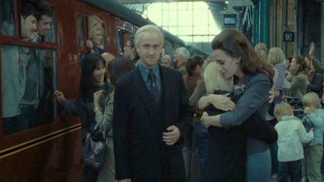 10 chi tiết Harry Potter tập cuối tưởng bình thường mà ý nghĩa không tưởng: Cao cả nhất là hành động thầm lặng của thầy Snape! - Ảnh 2.