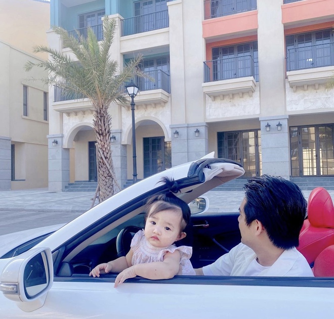 Tiểu thư nhà Đông Nhi nhập đường đua siêu xe, ngồi cạnh bố Chủ tịch mà quyền lực lấn át - Ảnh 4.
