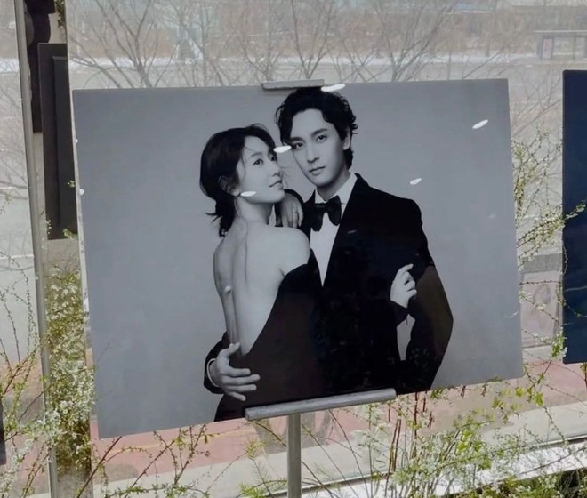 Top 1 Dispatch: Loạt ảnh cưới siêu hiếm chưa công bố của Park Shin Hye và chồng tài tử gây bão, dàn phù dâu xinh ngất lộ diện - Ảnh 6.