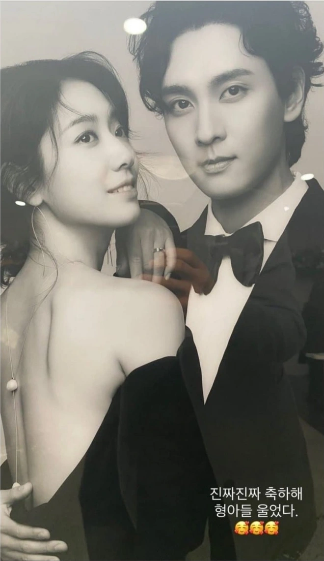 Top 1 Dispatch: Loạt ảnh cưới siêu hiếm chưa công bố của Park Shin Hye và chồng tài tử gây bão, dàn phù dâu xinh ngất lộ diện - Ảnh 5.