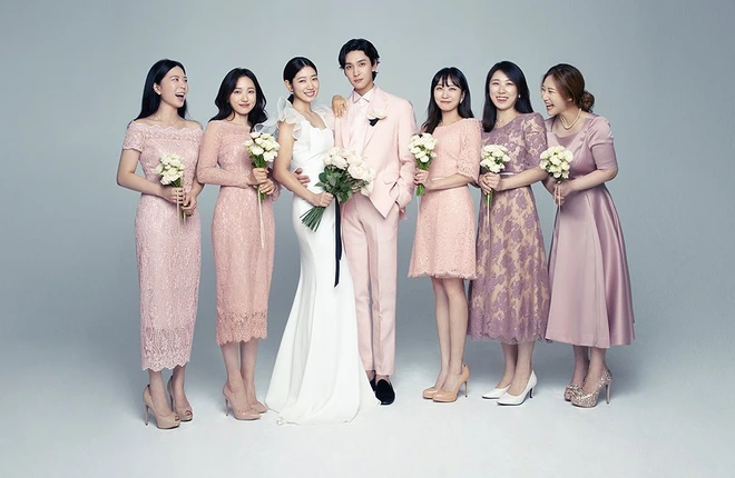 Top 1 Dispatch: Loạt ảnh cưới siêu hiếm chưa công bố của Park Shin Hye và chồng tài tử gây bão, dàn phù dâu xinh ngất lộ diện - Ảnh 2.