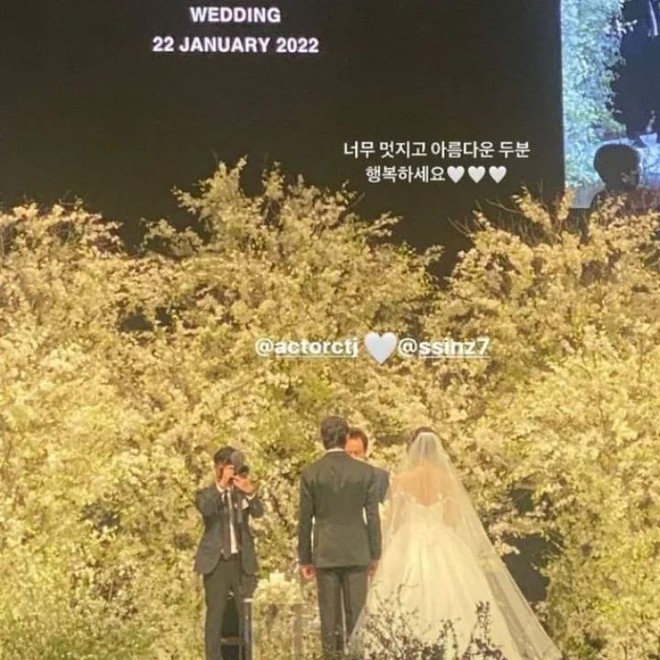 Siêu đám cưới Park Shin Hye: Cô dâu chú rể hôn nồng cháy, Hong Ki hát nhạc phim The Heirs, Lee Min Ho, Kim Bum và dàn sao khủng lộ diện - Ảnh 11.