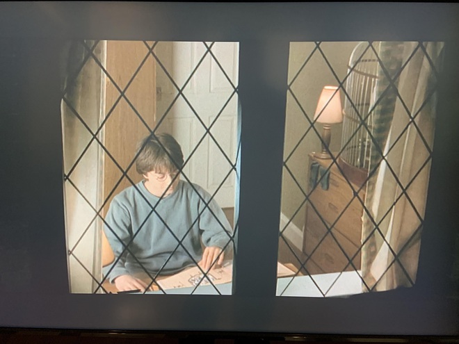 9 chi tiết Harry Potter tập 2 tưởng bình thường, té ra có ý nghĩa không tưởng: Harry suýt bị giết ở sân trường Hogwarts, tin được không? - Ảnh 6.