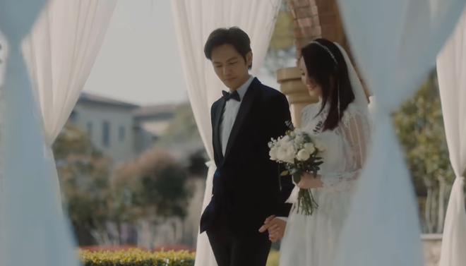 Phát sốt với đám cưới của Chung Hán Lương ở phim mới, hôn nhau ngọt vậy là kết đẹp sau đau thương rồi? - Ảnh 2.