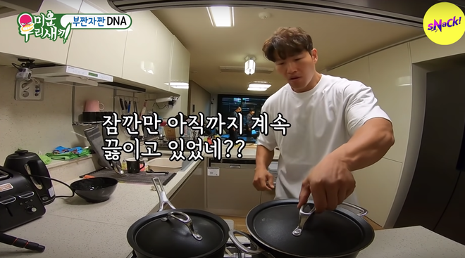 Ngôi nhà toàn màu đen của Kim Jong Kook (Running Man), mẹ đến thăm cũng phải cạn lời! - Ảnh 5.