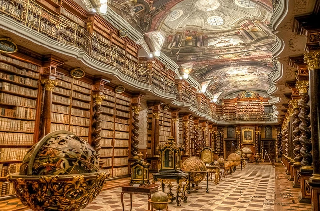 Bên trong thư viện đẹp nhất trên thế giới: Tồn tại 300 năm với hàng loạt tác phẩm nghệ thuật ở mọi ngóc ngách - Ảnh 5.