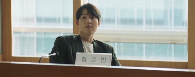 Cậu Út Nhà Tài Phiệt tập 10: Song Joong Ki có nụ hôn đầu đã gặp tai nạn, tỷ suất người xem lập tức tăng mạnh - Ảnh 1.