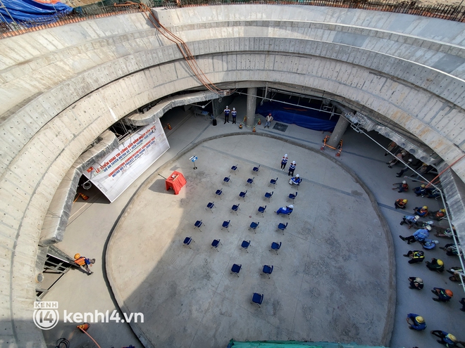 Giữa năm nay tàu Metro ở Sài Gòn chạy thử nghiệm, nhà ga ngầm trung tâm Bến Thành đã dần rõ dáng rồi! - Ảnh 3.