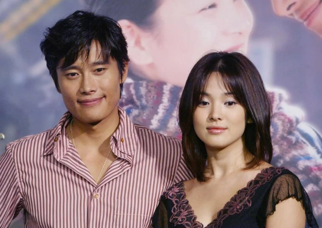 Song Hye Kyo bỗng được thương cảm: 2 tình cũ Lee Byung Hun và Hyun Bin đều kết hôn với mỹ nhân đình đám, riêng cô vẫn lẻ bóng 1 mình - Ảnh 3.
