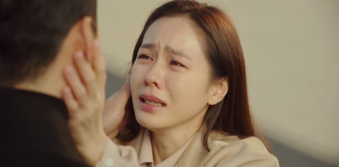 Cảnh bi thương nhất của Son Ye Jin - Hyun Bin ở Crash Landing On You: Cảm ơn vì ở ngoài đời anh chị đã hạnh phúc! - Ảnh 4.