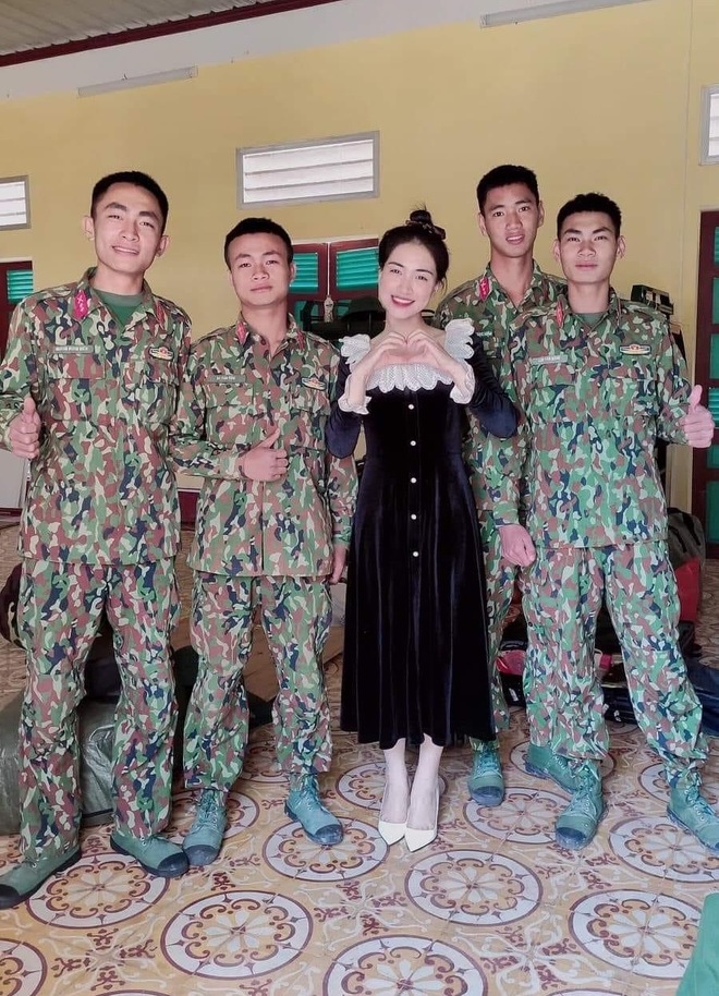 Lộ ảnh full HD của Hòa Minzy và dàn chiến sĩ Sao Nhập Ngũ 2022, liệu có cực phẩm qua được Mũi trưởng Long? - Ảnh 3.