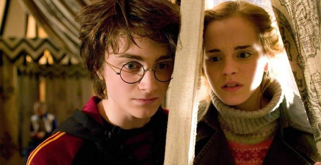 Bị hỏi liệu có từng yêu Emma Watson, Harry Potter mượn 1 từ đáp trả cực sốc, ai ngờ lộ quá khứ rung động chớp nhoáng? - Ảnh 1.