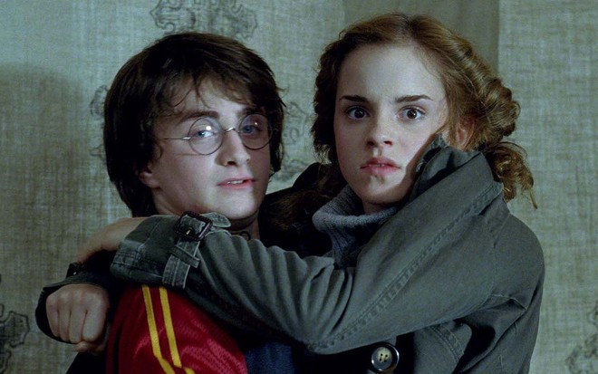 Bị hỏi liệu có từng yêu Emma Watson, Harry Potter mượn 1 từ đáp trả cực sốc, ai ngờ lộ quá khứ rung động chớp nhoáng? - Ảnh 4.