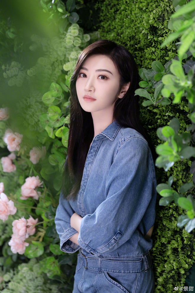 Ít ai ngờ cô gái trên bịch giấy ướt phổ biến khắp ngõ ngách Việt Nam chính là Đệ nhất mỹ nhân Bắc Kinh gia thế khủng - Ảnh 6.