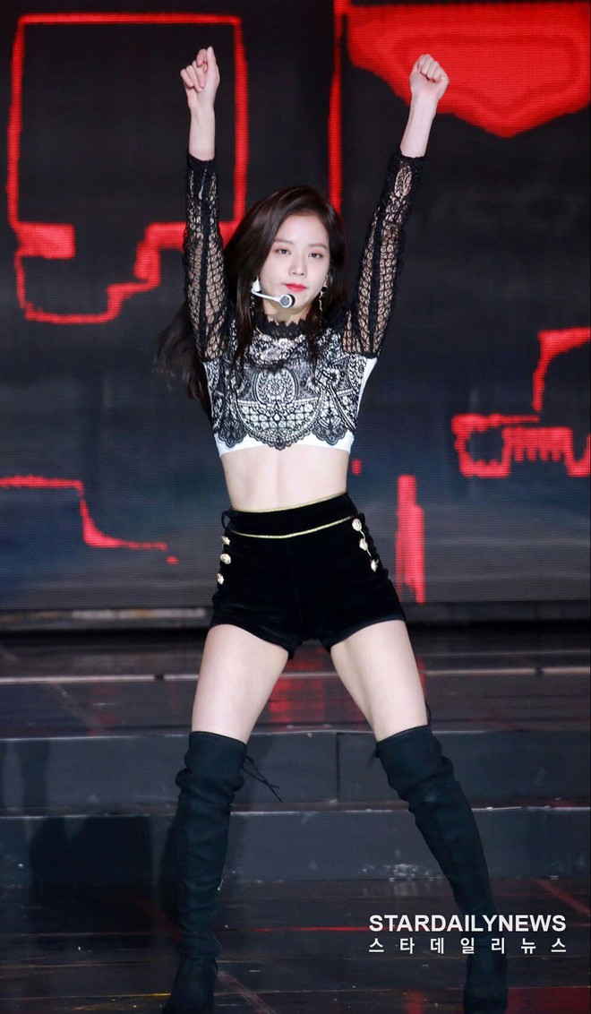 13 bức ảnh khiến fan Kpop yêu cầu các công ty đóng cửa phòng gym ngay và luôn! - Ảnh 12.