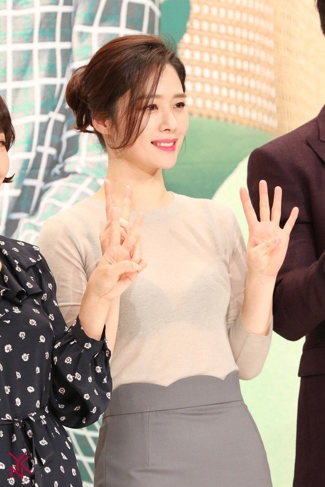 4 tiêu chuẩn sắc đẹp tại Hàn Quốc: Jennie - Han So Hee sexy làm mưa làm gió có đọ lại được IU xinh dịu dàng? - Ảnh 8.