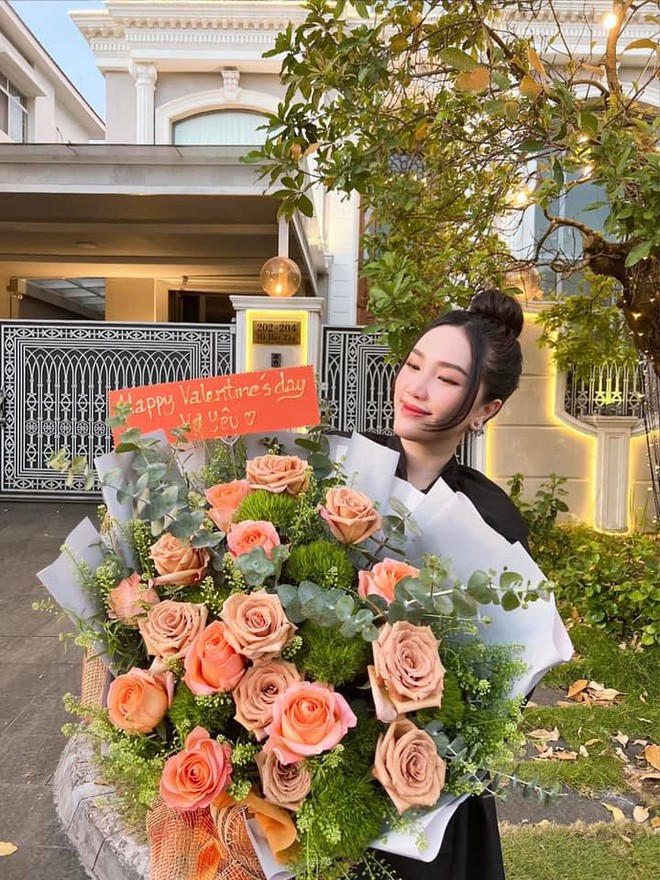 Phu nhân Bảo Thy được chồng đại gia cưng chiều thế nào, nhìn cử chỉ trong 1 bức ảnh là rõ! - Ảnh 5.