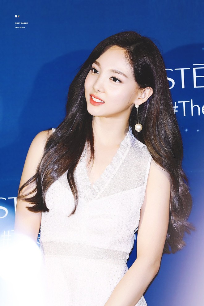 4 tiêu chuẩn sắc đẹp tại Hàn Quốc: Jennie - Han So Hee sexy làm mưa làm gió có đọ lại được IU xinh dịu dàng? - Ảnh 33.
