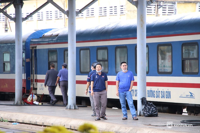 Đà Nẵng: Ga tàu tấp nập, bến xe vắng lặng sau kỳ nghỉ Tết - Ảnh 6.
