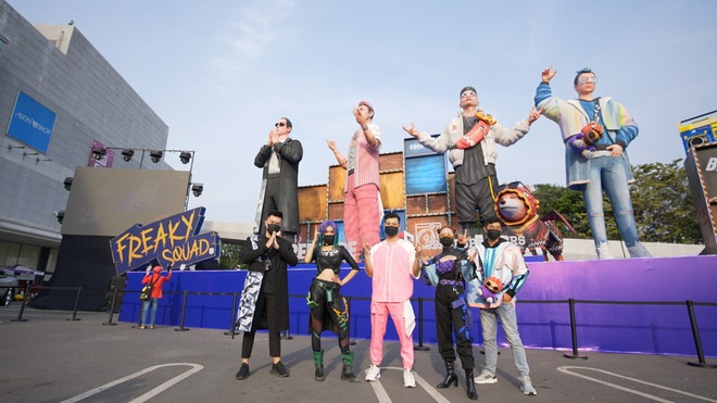 Tổ đội nức tiếng Rap Việt gây choáng khi được dựng tượng khủng cao 8m, cộng đồng rap fan và game thủ hào hứng đến check-in - Ảnh 3.