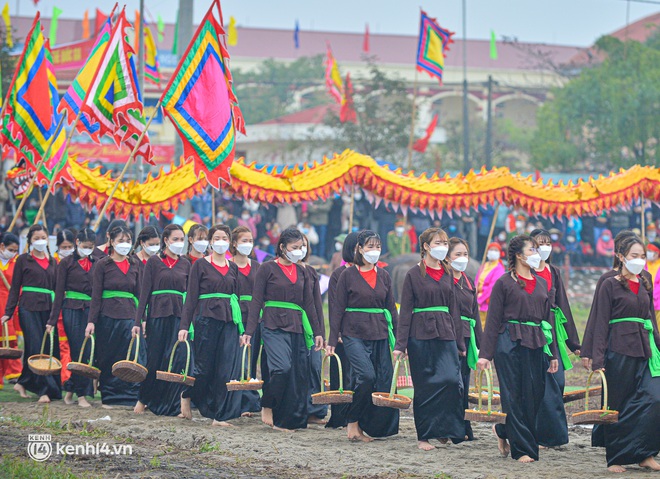 Ảnh: Hàng nghìn người dân chen nhau xem vua đi cày trong Lễ tịch Điền 2022 - Ảnh 7.