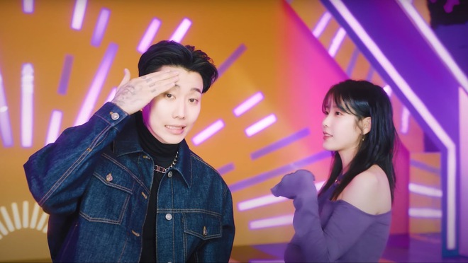 IU khoe visual tóc đen trẻ ơi là trẻ trong MV kết hợp Jay Park, và lại 1 lần nữa phải công nhận cô nàng quá là tím lịm tìm sim - Ảnh 2.