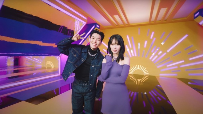 IU khoe visual tóc đen trẻ ơi là trẻ trong MV kết hợp Jay Park, và lại 1 lần nữa phải công nhận cô nàng quá là tím lịm tìm sim - Ảnh 7.