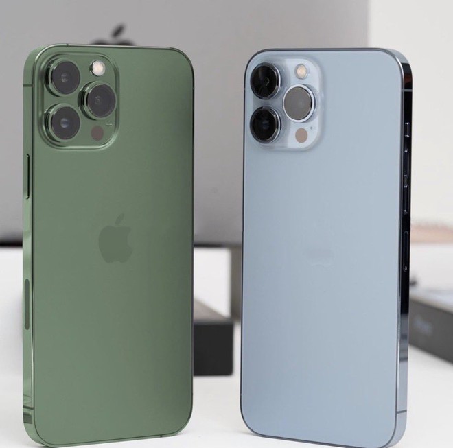 iPhone 13 Pro Max xanh Sierra Blue và Alpine Green cùng nhau đọ sắc, màu nào cũng đẹp ngất ngây! - Ảnh 1.