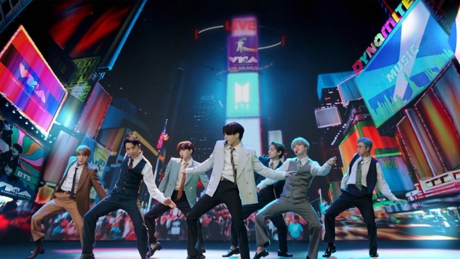 Đỉnh như Jimin tại concert mới nhất của BTS: Trượt chân trên sân khấu mà cứ ngỡ động tác vũ đạo! - Ảnh 2.