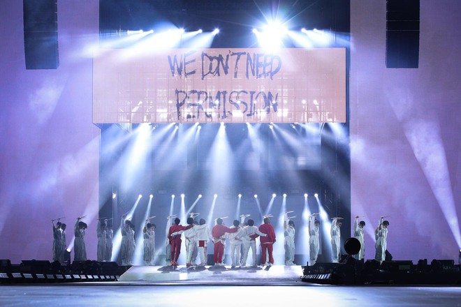 Đỉnh như Jimin tại concert mới nhất của BTS: Trượt chân trên sân khấu mà cứ ngỡ động tác vũ đạo! - Ảnh 7.