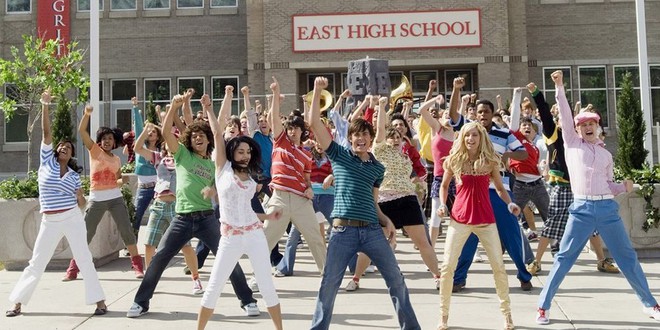 Dàn sao huyền thoại High School Musical sau 16 năm: Nam chính “phát phì” mê đóng phim 18 , hội mỹ nhân thăng hạng visual - Ảnh 1.